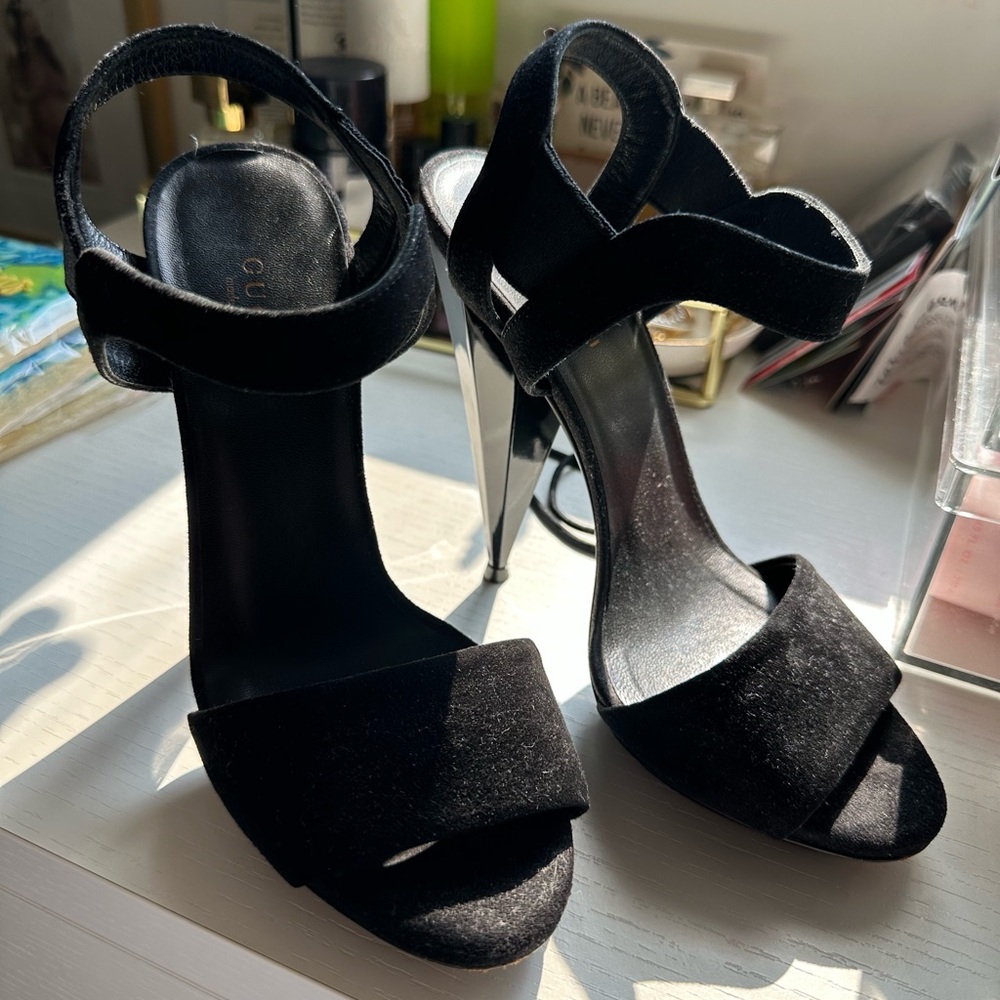 Gucci Black Chunky Heel Sandals